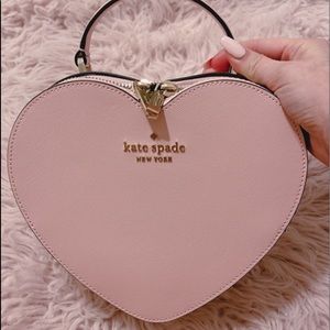 Kate spade heart bag with crossbody strap. Brand new condition.